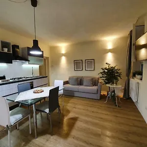 6 Via Della Rosa Apartment
